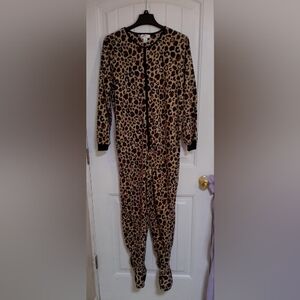 Just Be Women's Leopard Pajama Set